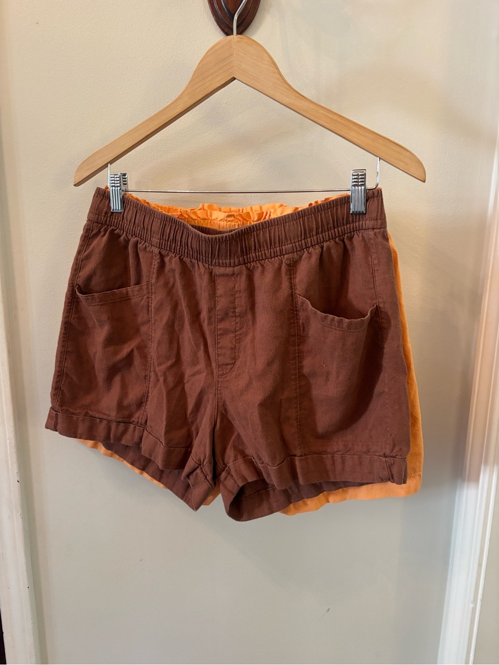 Old Navy Women’s Brown and Orange Casual Pull-On Shorts - M